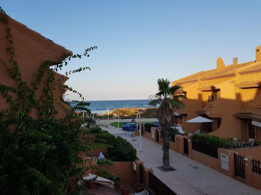 Chalet Adosado En La Playa De El Perellonet Con Piscina, Pista Tenis Valencia Exterior foto